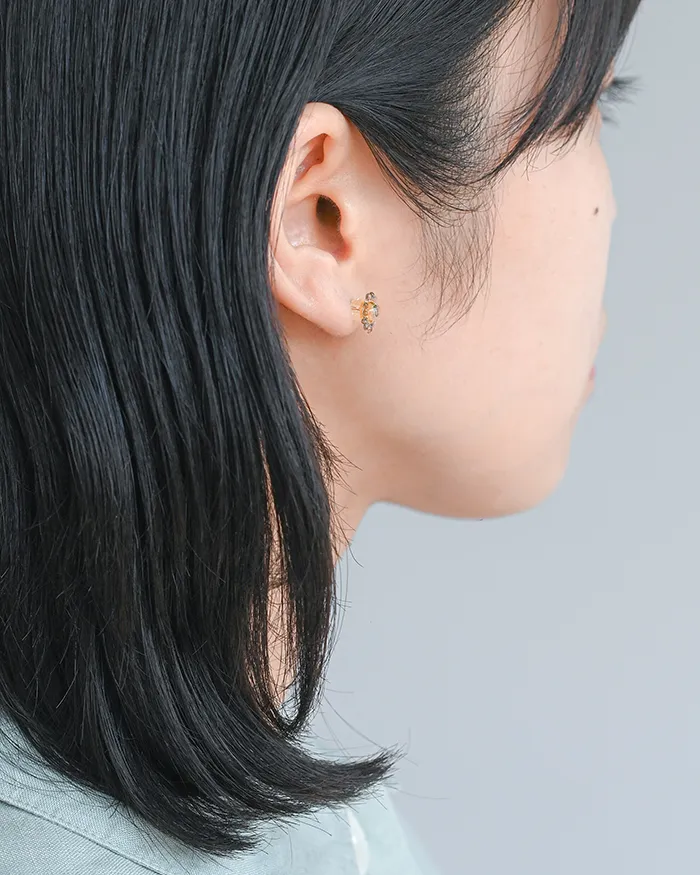 ピアス 夕暮れのカモミール グレー2